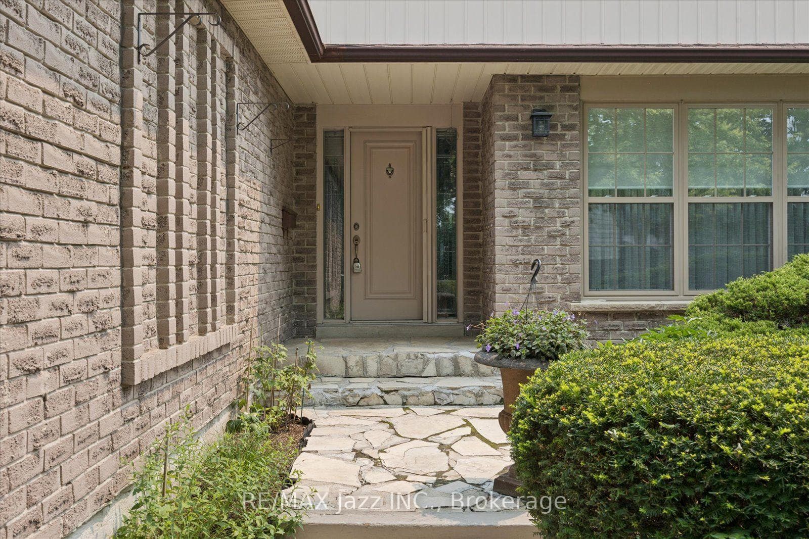 38 Trinity Crescent photo 2