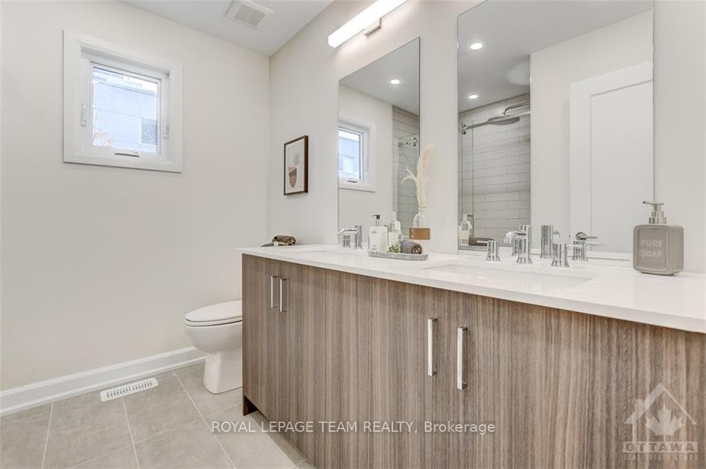 415 TWEEDSMUIR Avenue Unit A photo 17