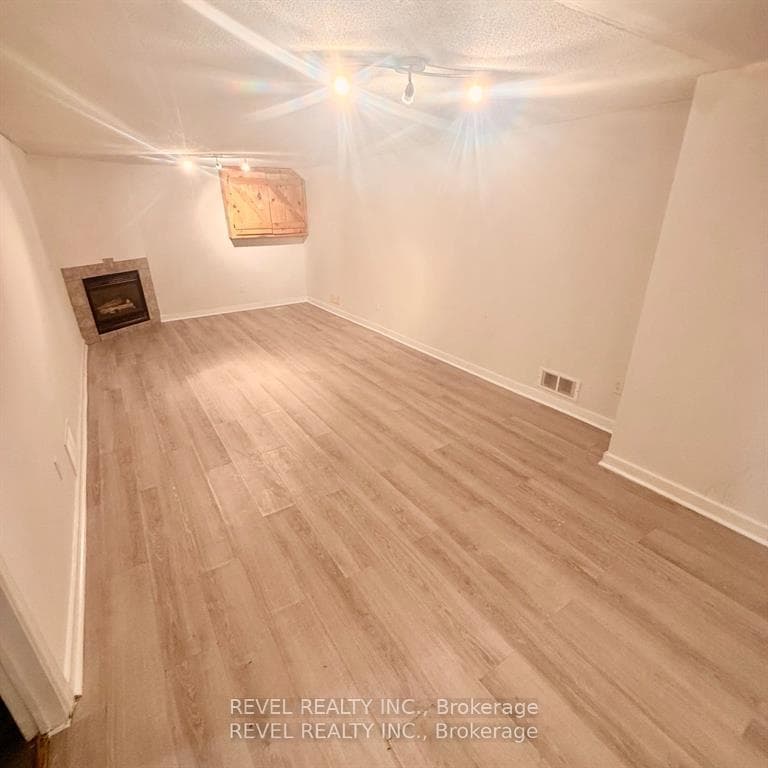 873 Southdale Road photo 20