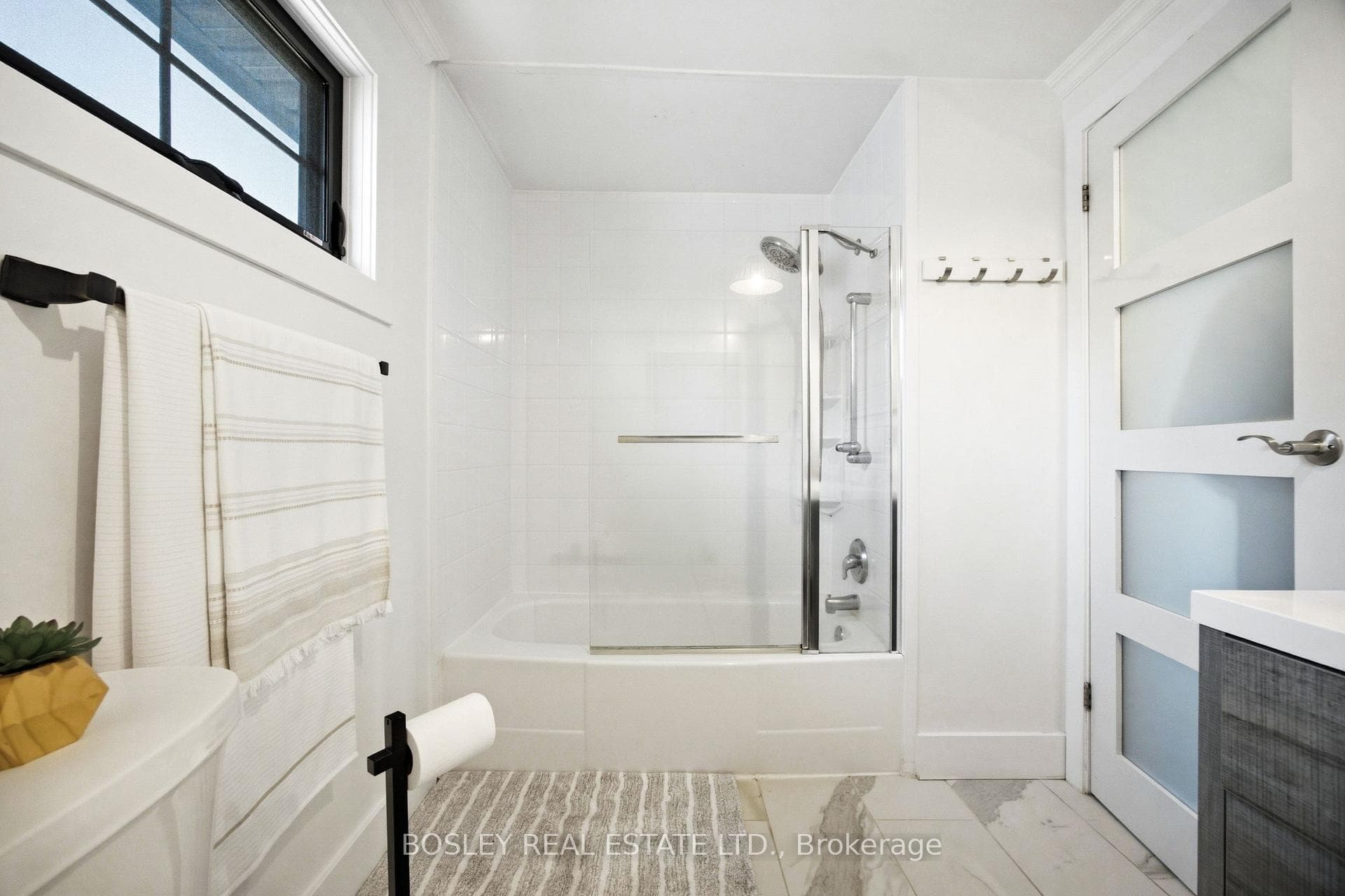 440 Sandford Street photo 29