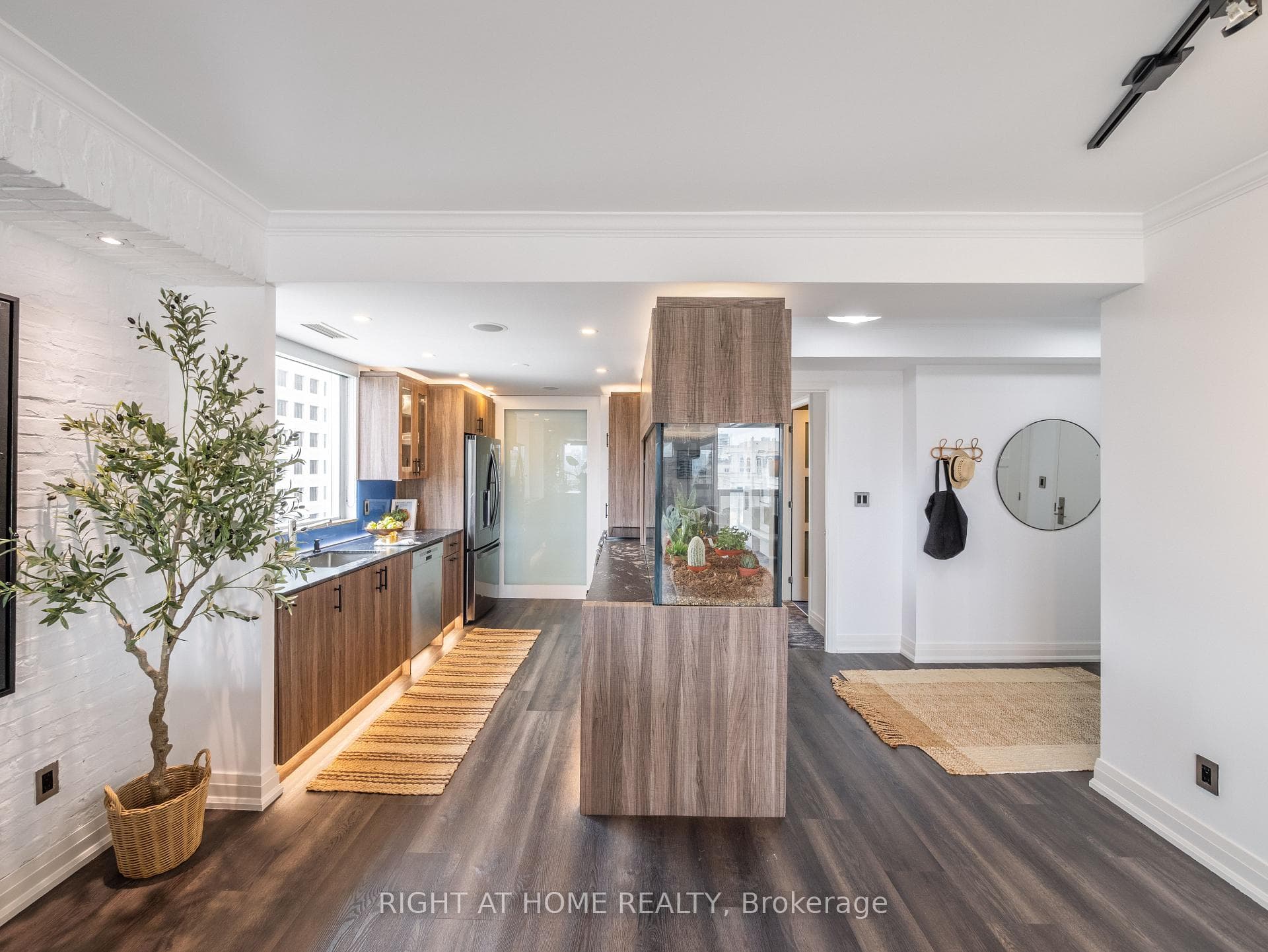 1430 Yonge Street Unit 705 photo 13