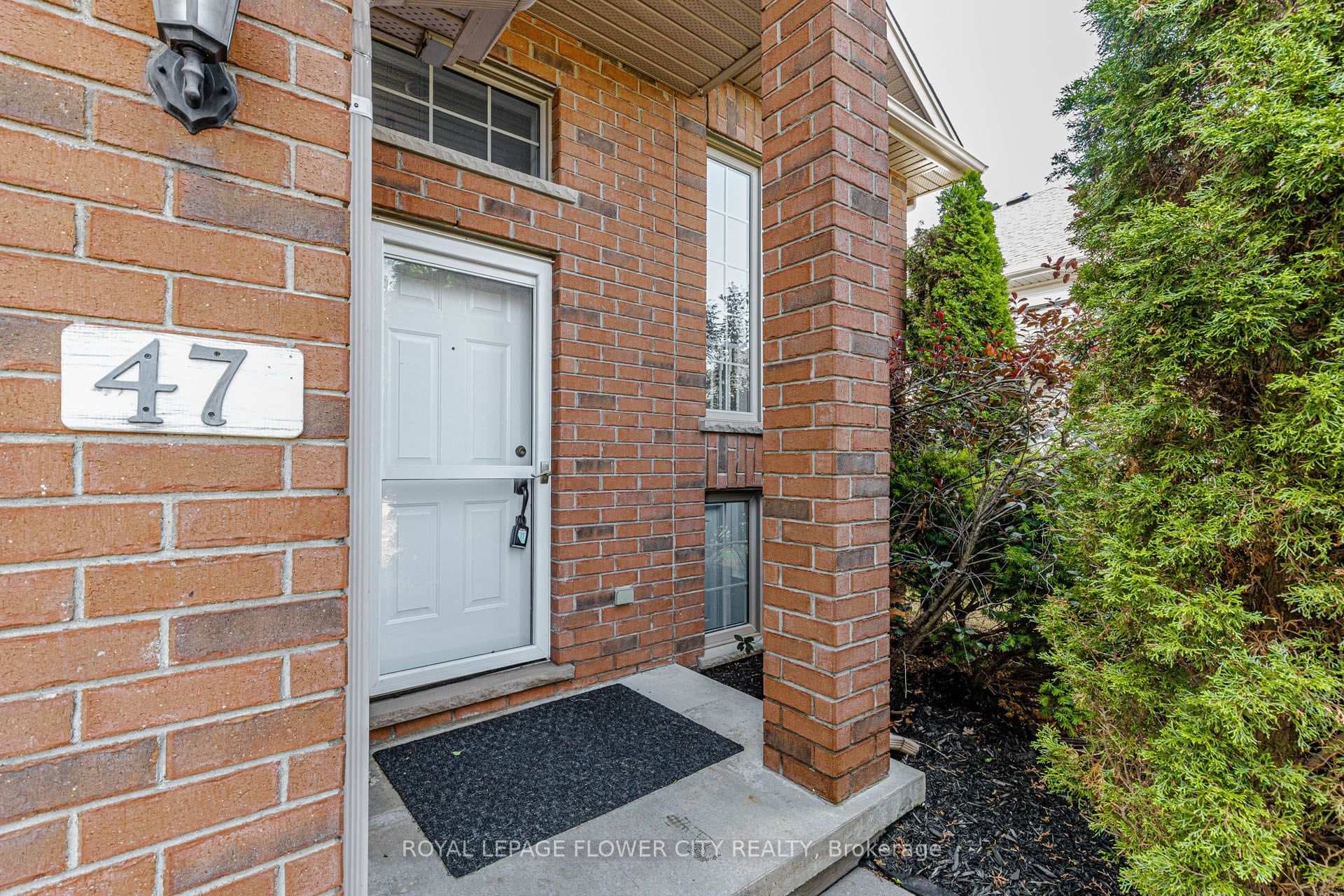 47 QUEENSWAY Drive photo 7