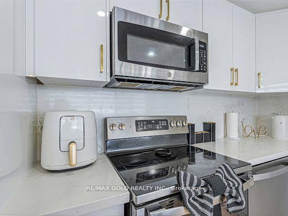 3700 Kaneff Crescent Unit 2108 photo 10