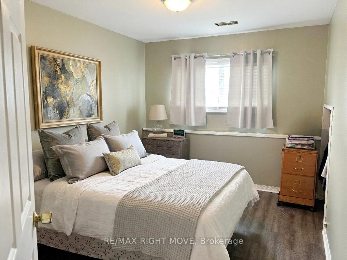 Lower Bedroom (AI Staged)