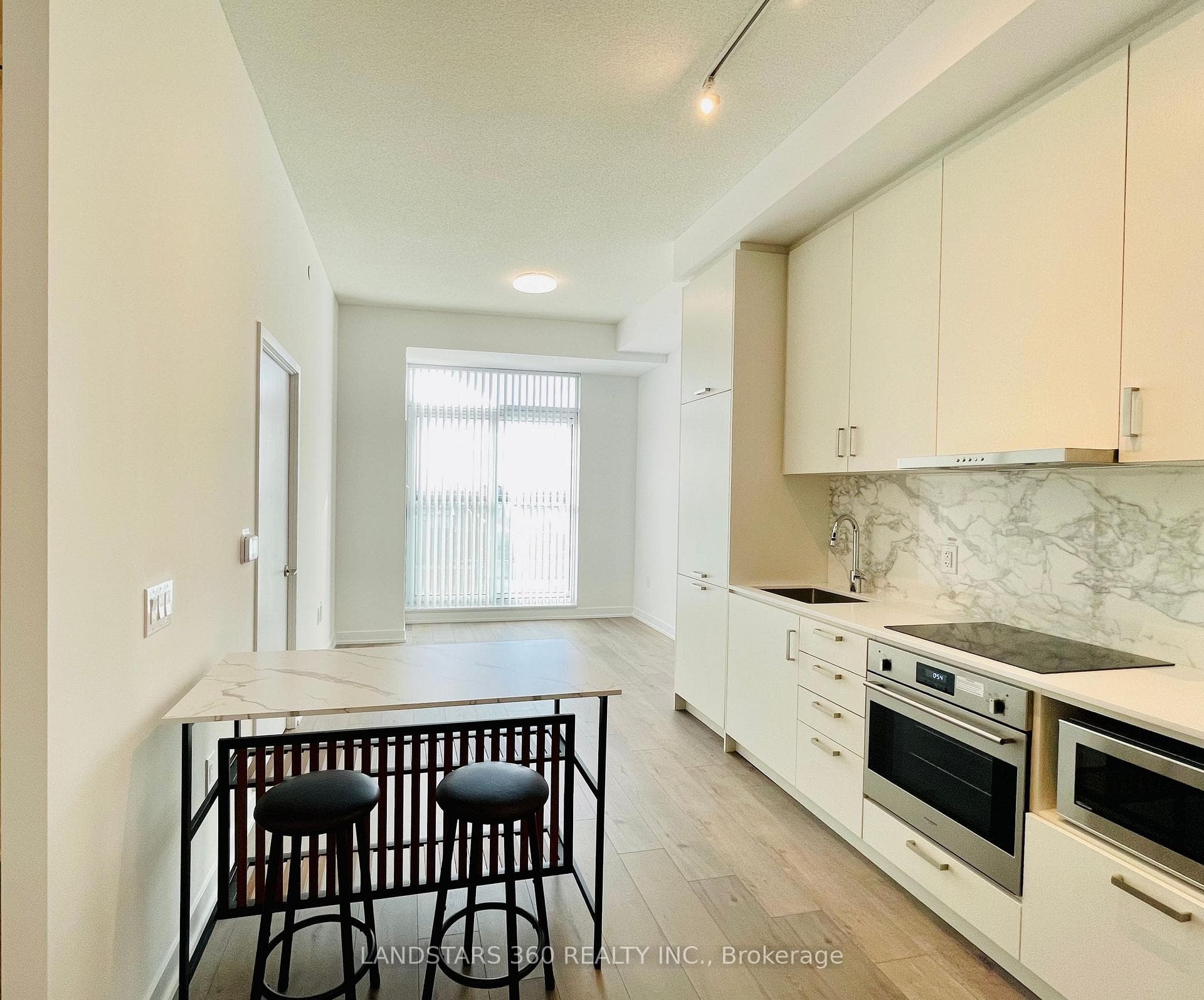 Open Concept Kitchen/Dining