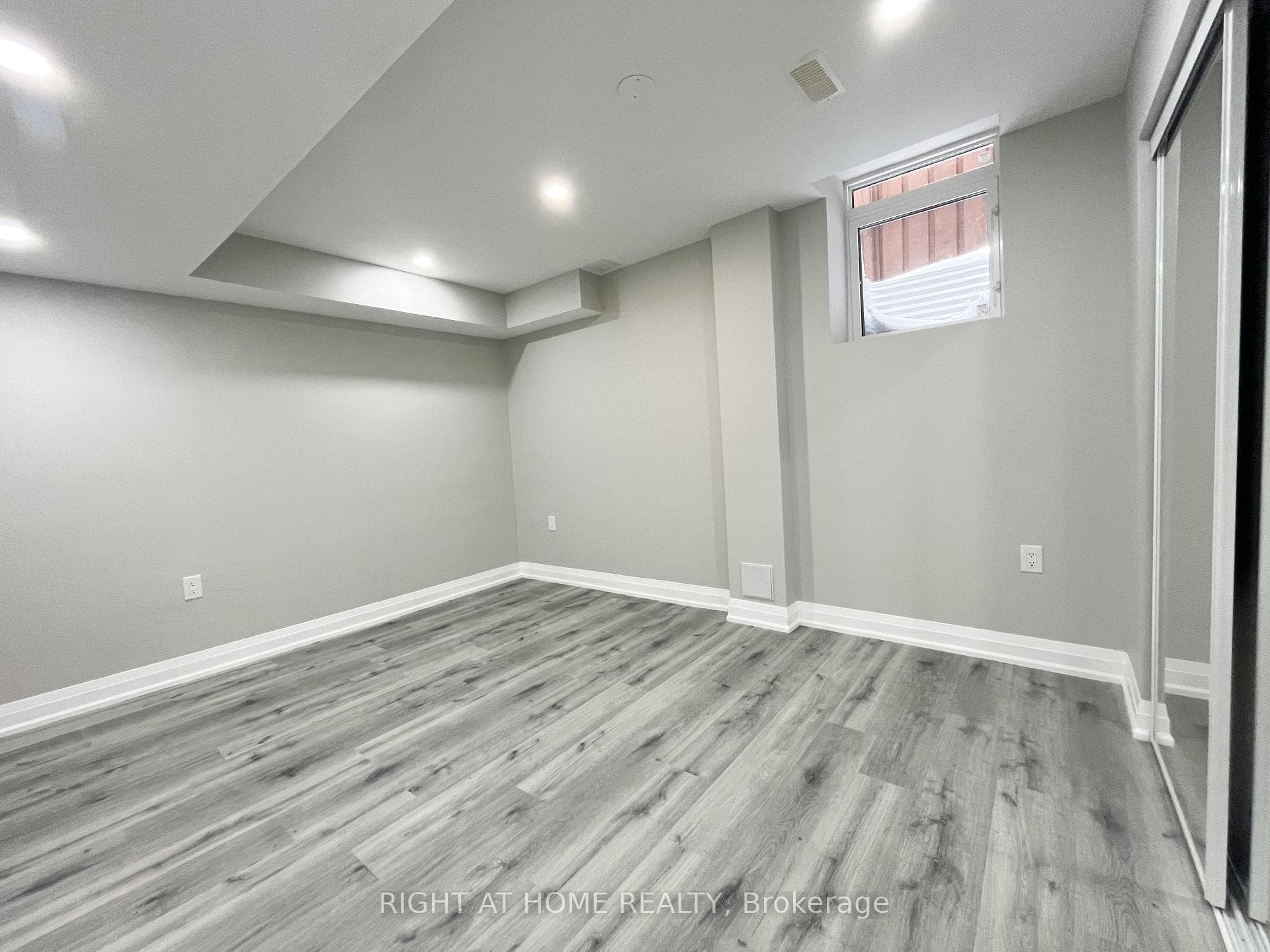 686 Hammond Street photo 6