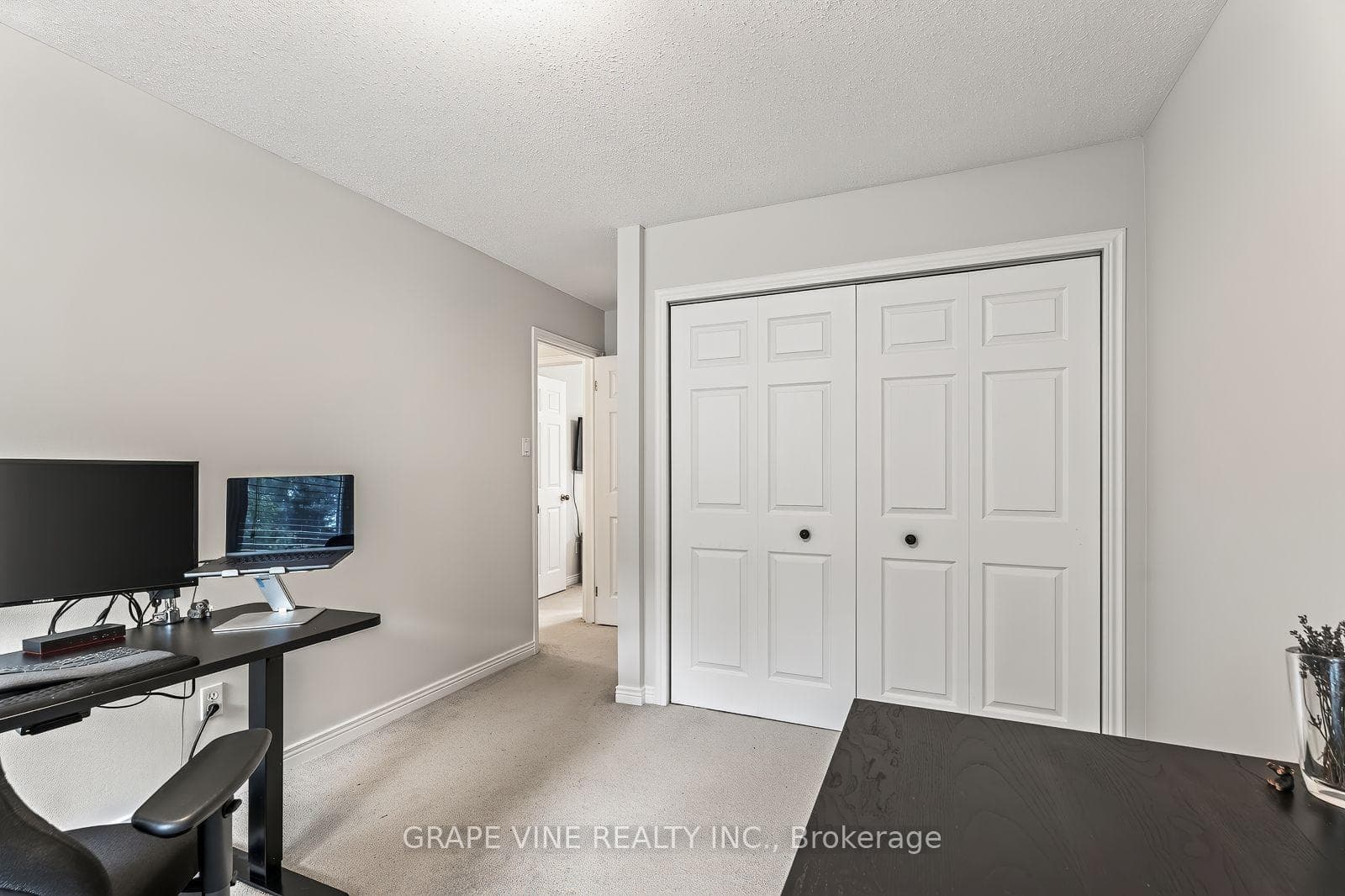 109 MIDVALE Drive photo 32
