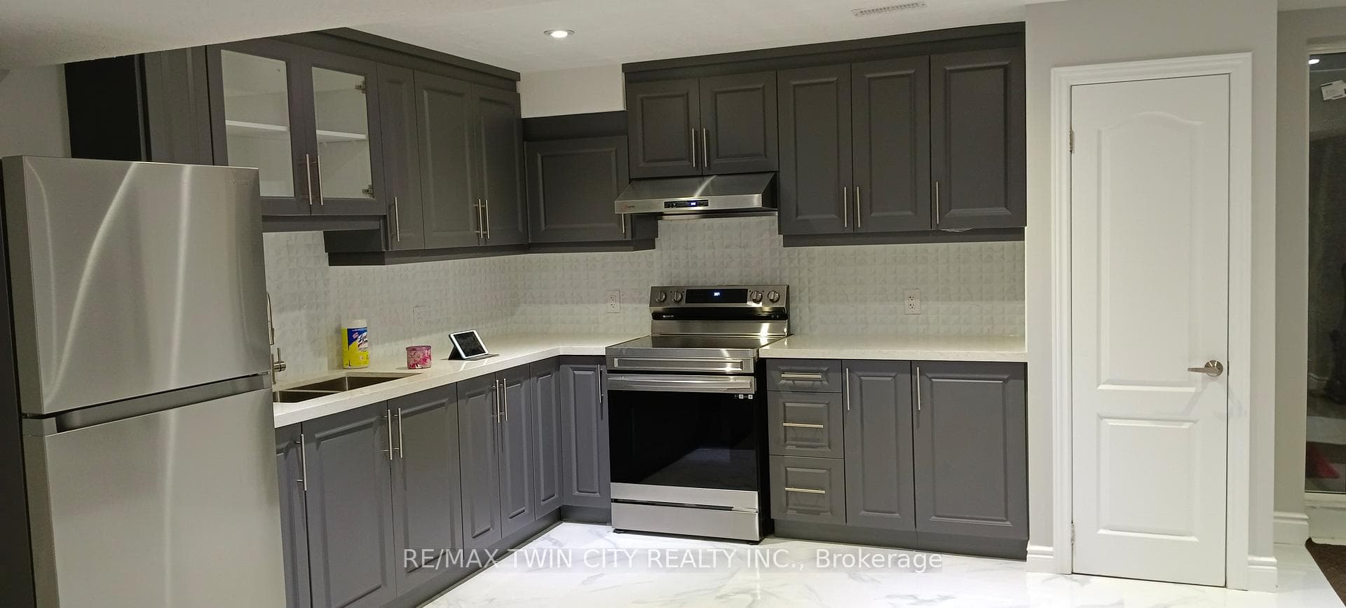 447 Kelso Drive Unit Lower photo 15