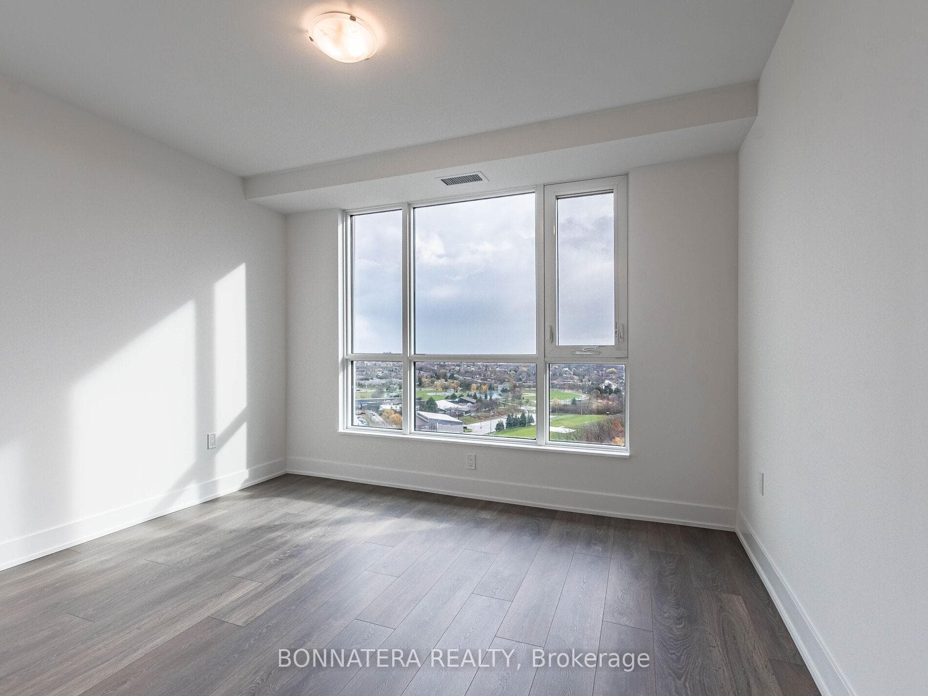 202 Burnhamthorpe Road Unit 1702 photo 20