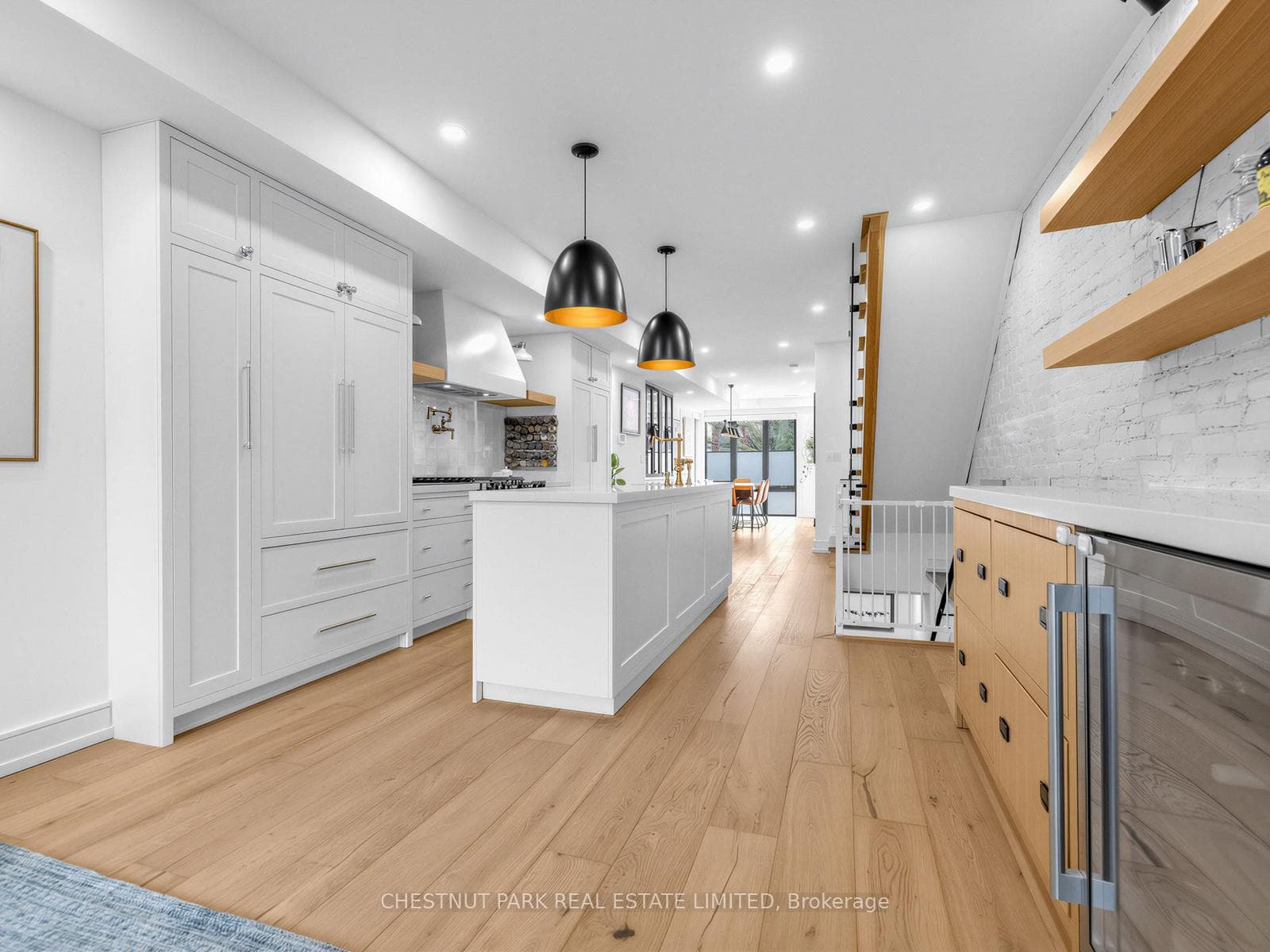 233 Atlas Avenue photo 15