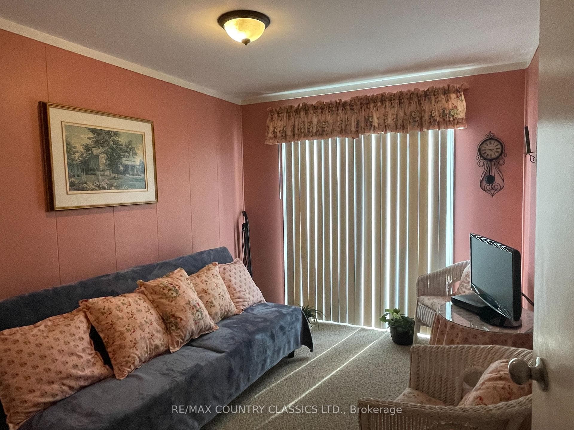 64 Hemlock Street photo 9