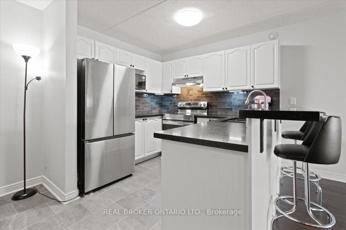 2010 Cleaver Avenue Unit 214 photo 5