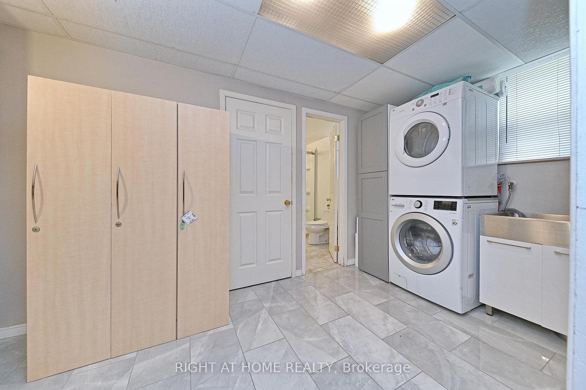 446 Geneva Street photo 35