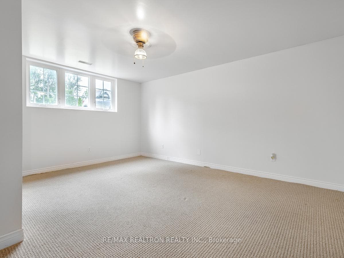 220 Elm Avenue photo 18