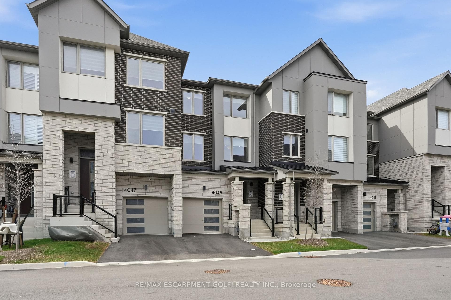 4045 Saida Street photo 2