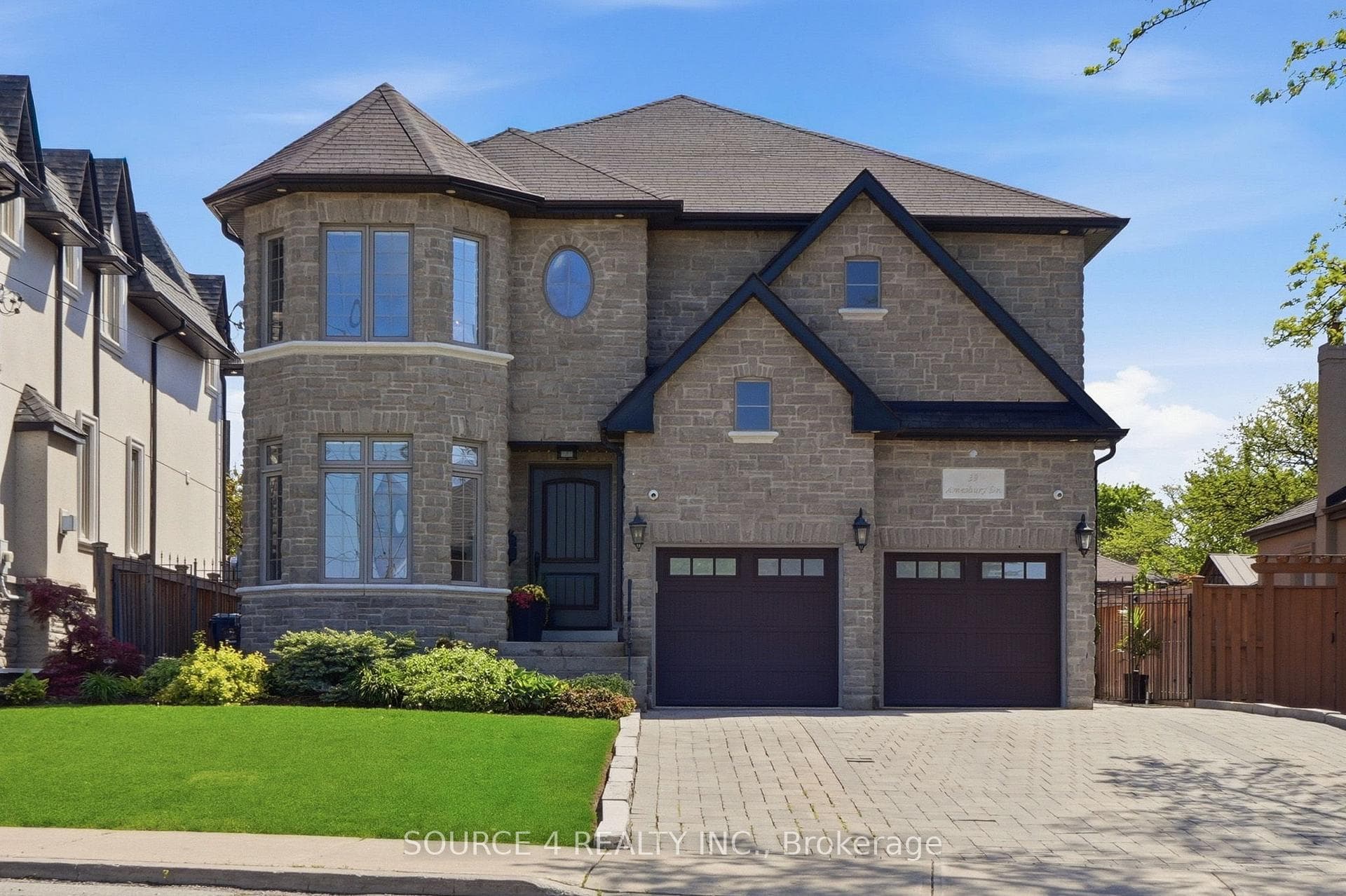 39 Amesbury Drive photo 1