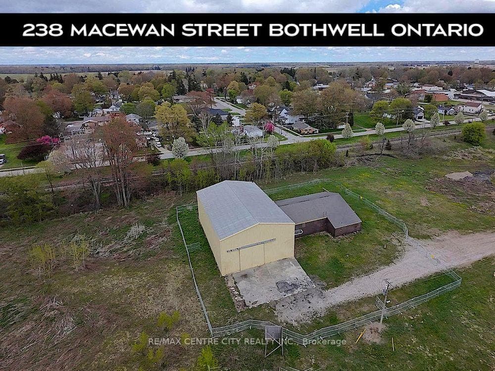 238 MacEwan Street photo 10