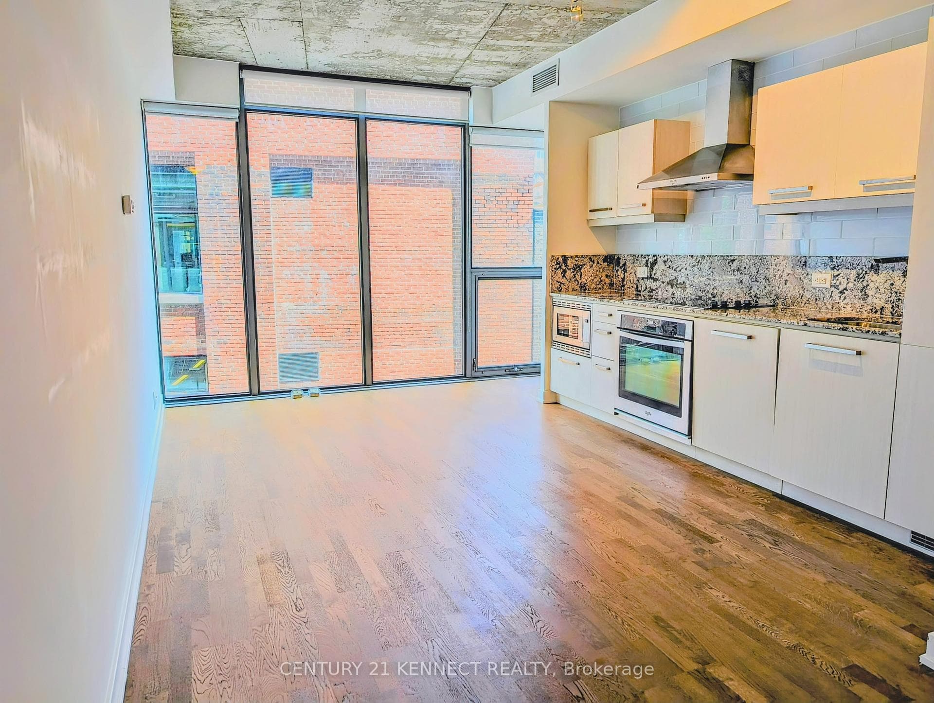 15 Beverley Street Unit 607 photo 3