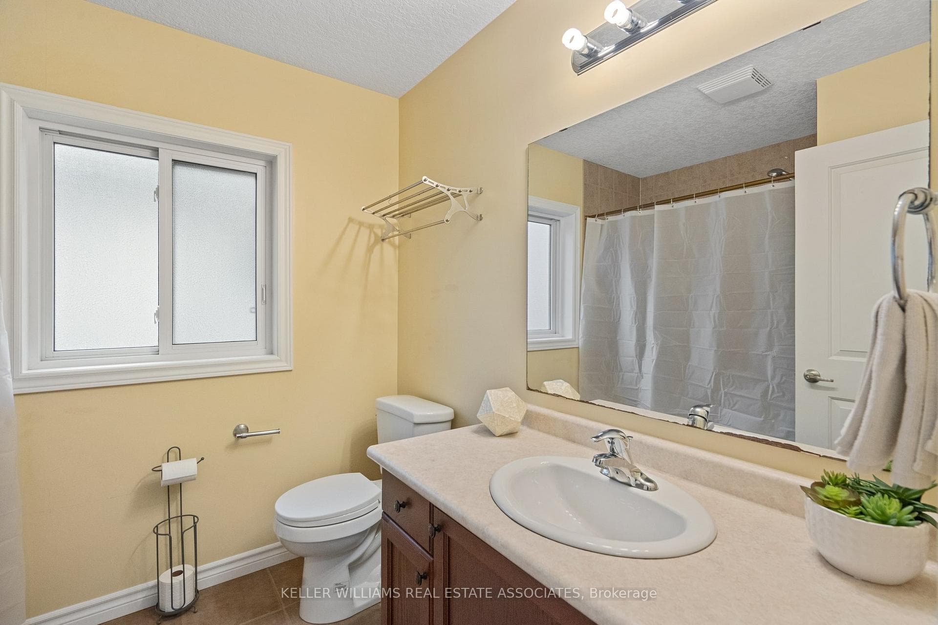 95 Yates Avenue photo 24