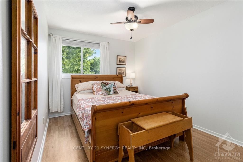 2043 STONEHENGE Crescent photo 18