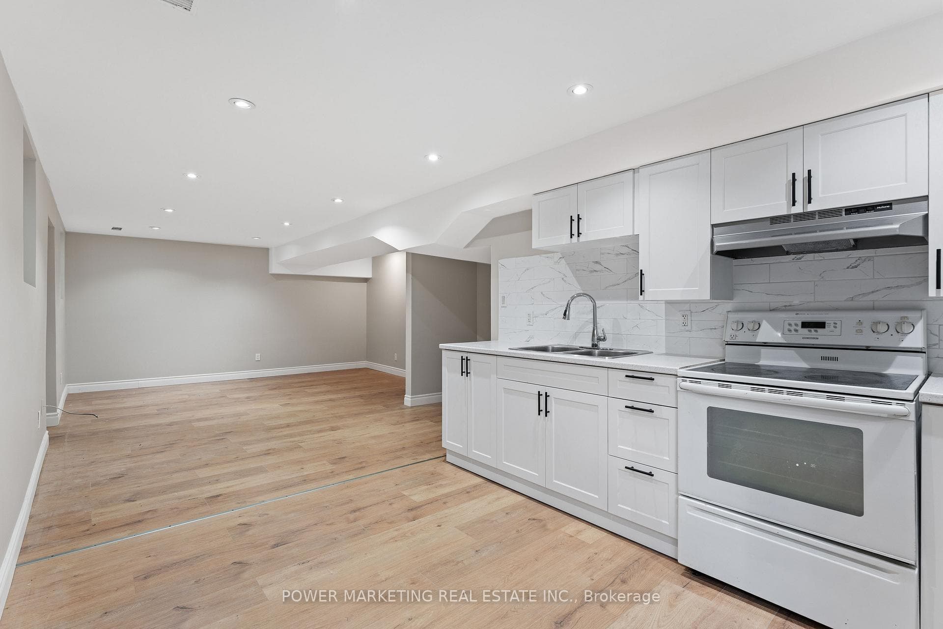 3 Newbury Crescent photo 31