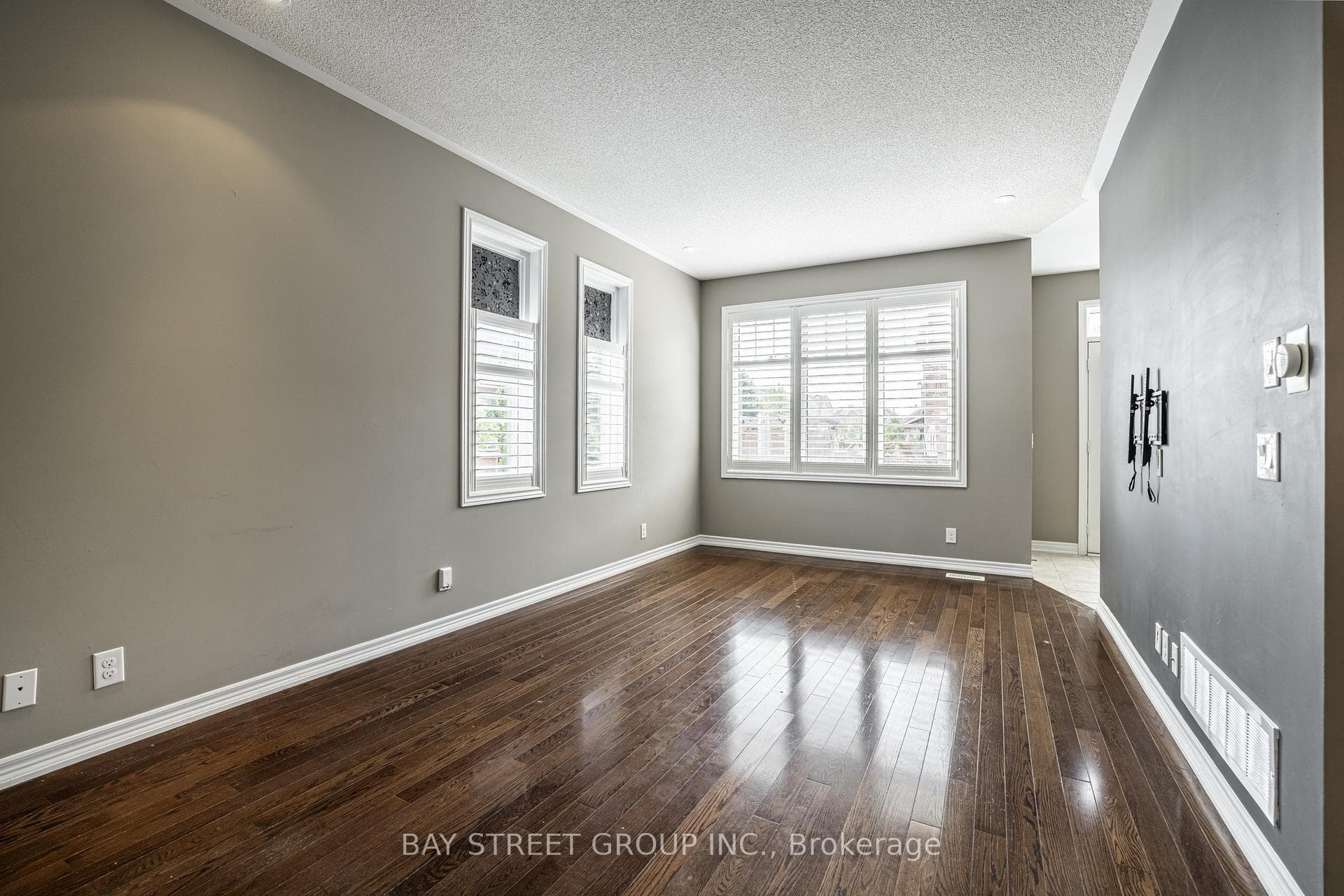 4 Courtland Crescent photo 13