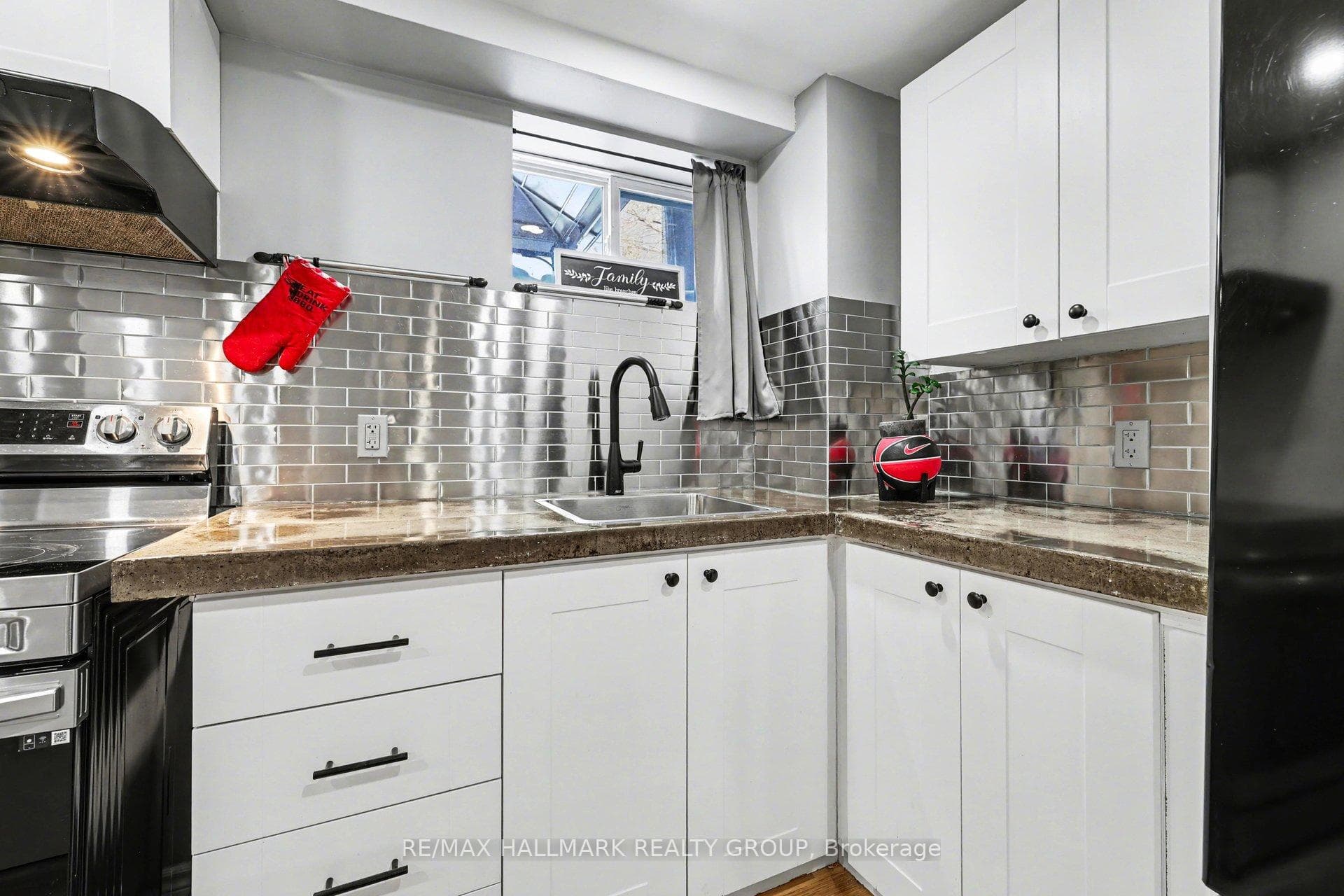 1307 Vancouver Avenue Unit B photo 10