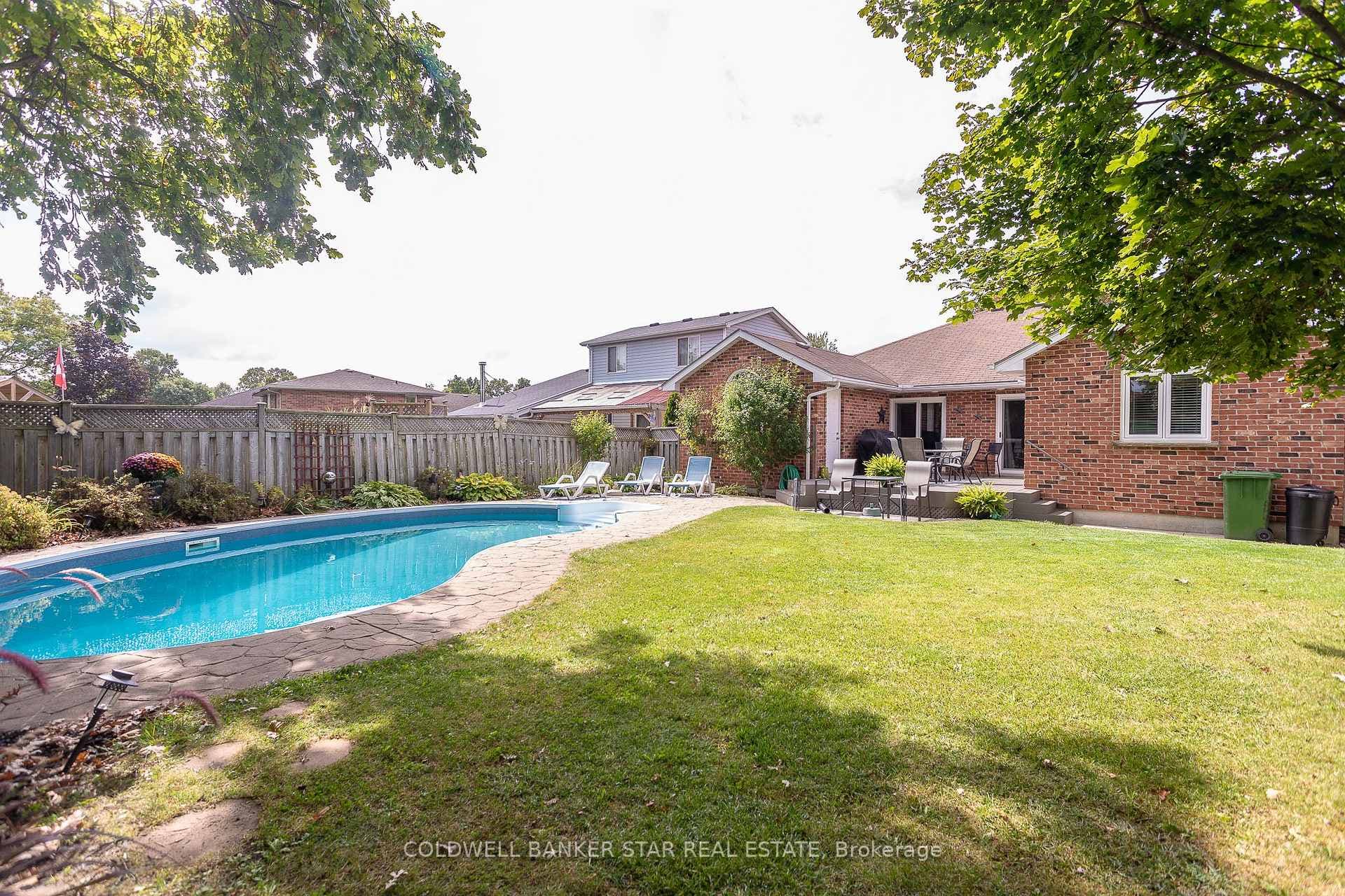 7 Wright Crescent photo 37