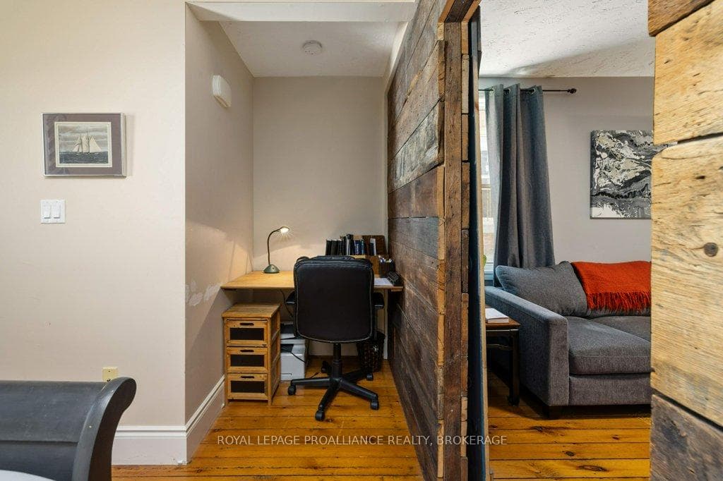 318 Queen Street photo 8
