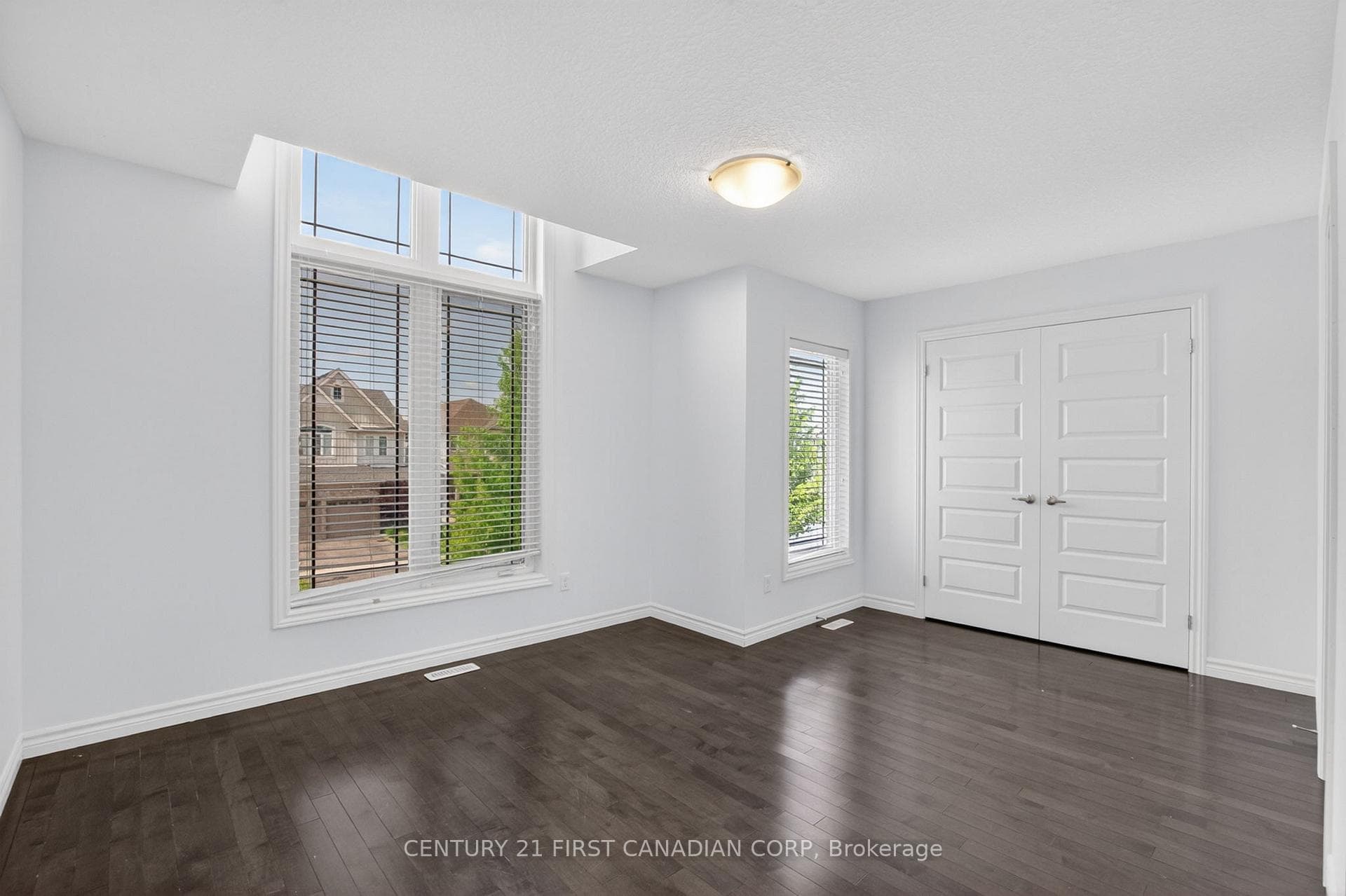 697 Killarney Road photo 19