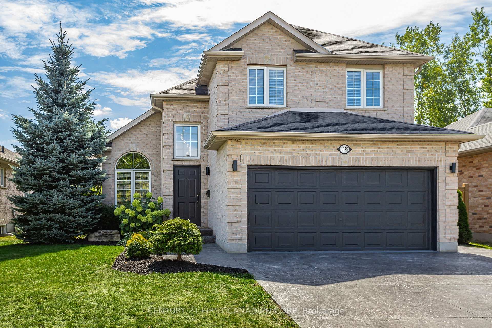 1075 Blackmaple Court photo 3