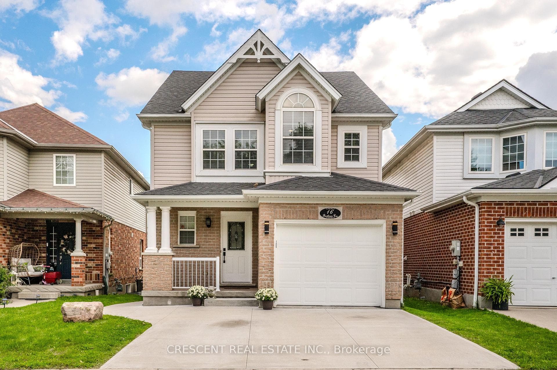 16 Bartleman Crescent photo 1