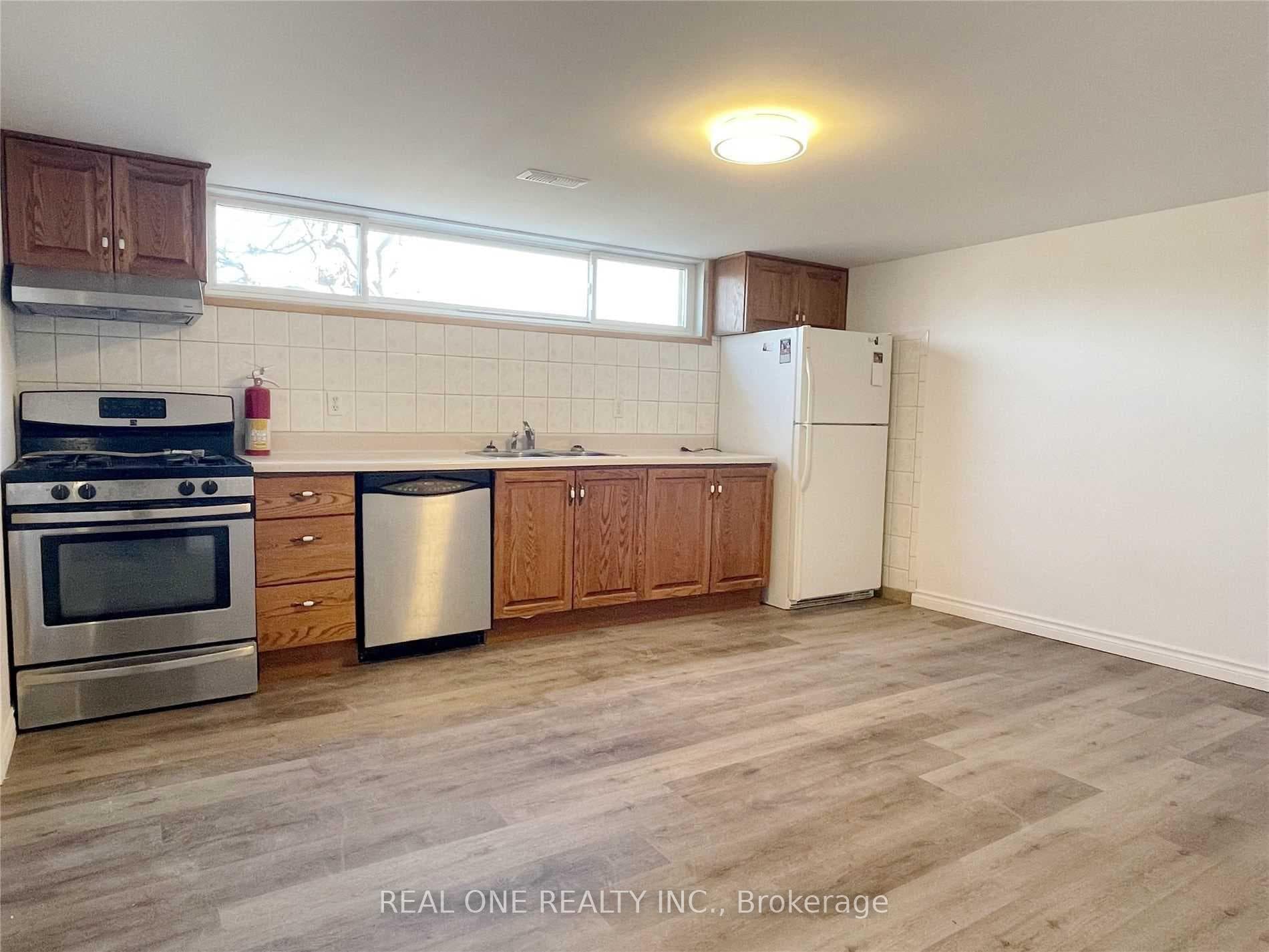 36 Victor Boulevard Unit Lower photo 1