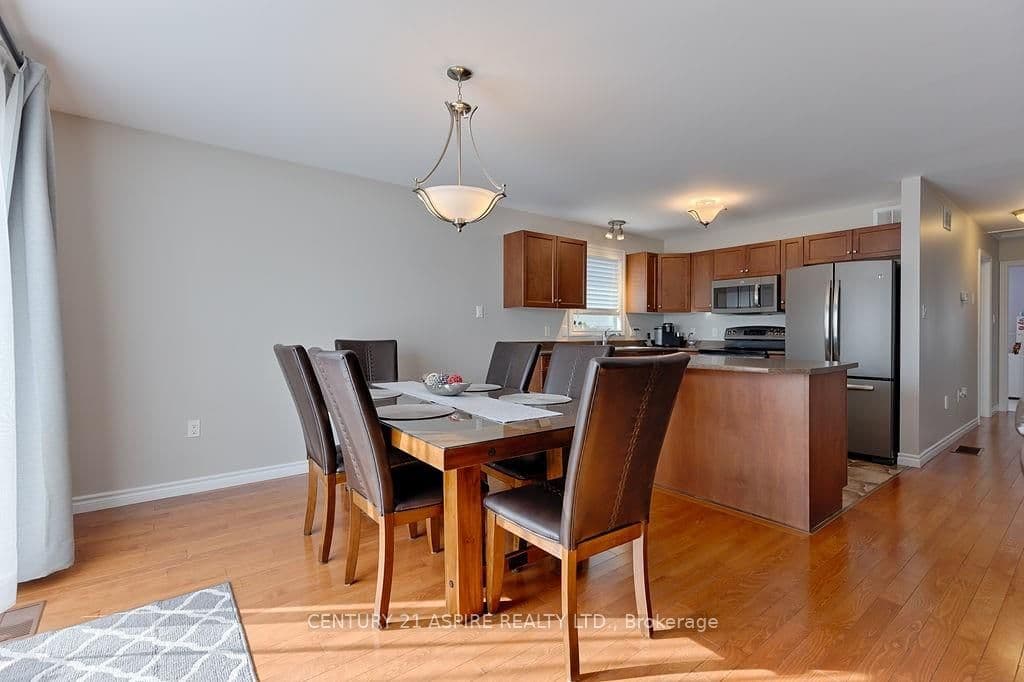 44 GREENVALE Crescent photo 9