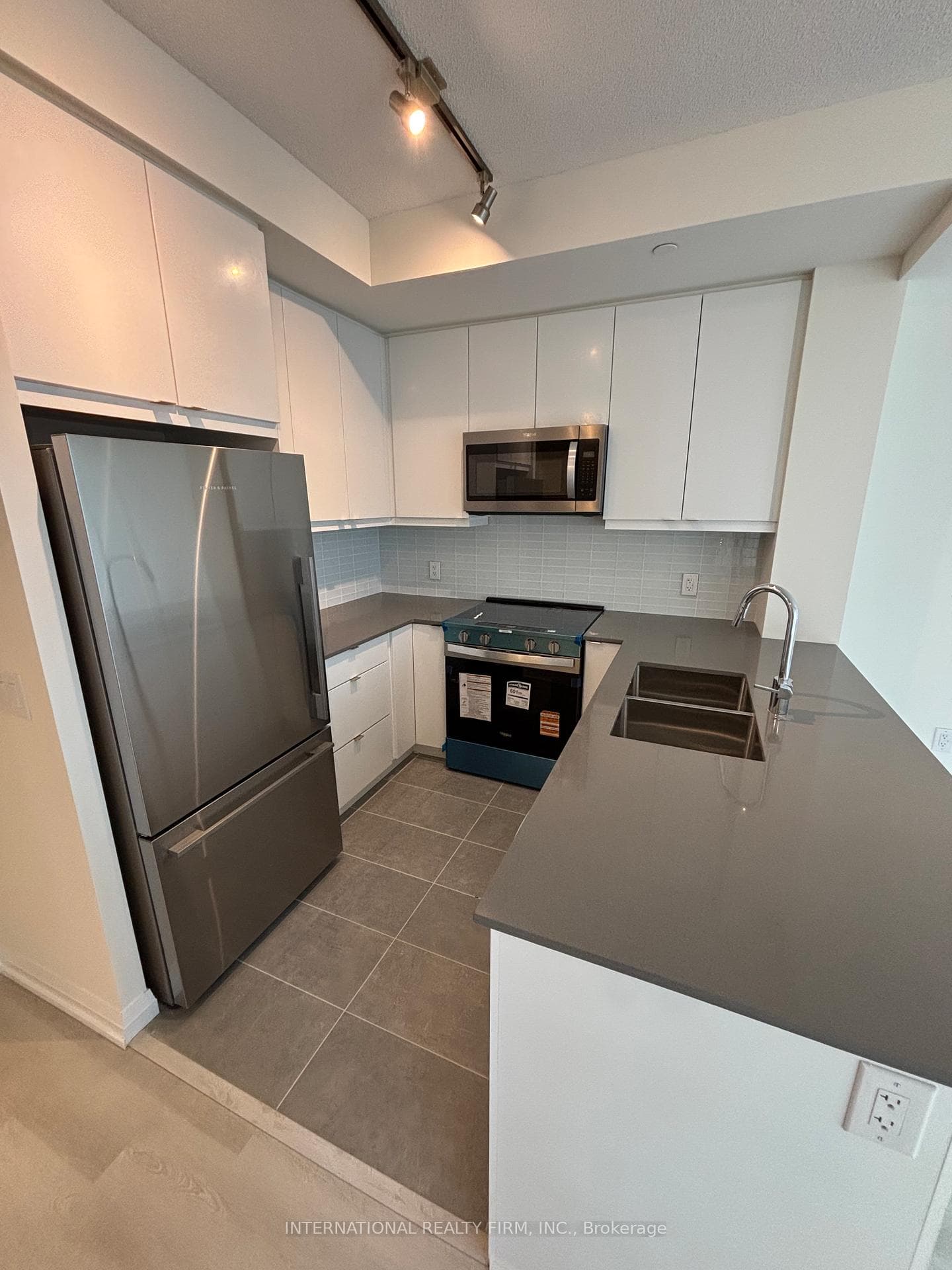 3270 Sheppard Avenue Unit 2725 photo 11