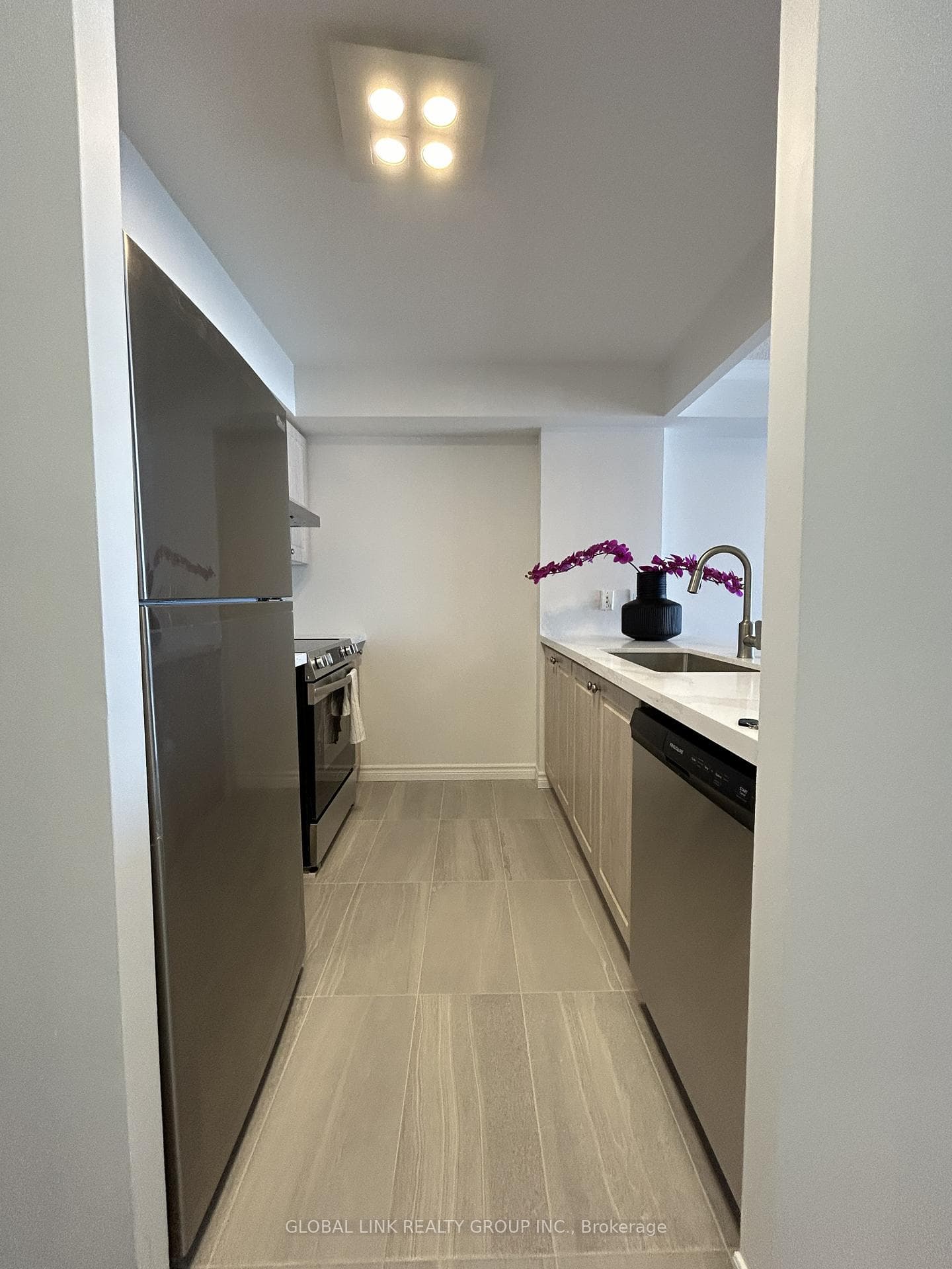 399 South Park Road Unit 1206 photo 3