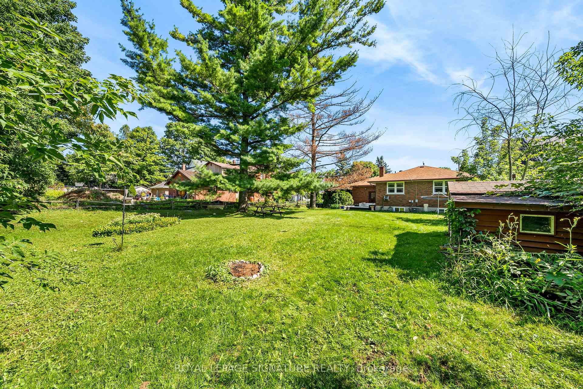 2166 Victoria Street photo 39