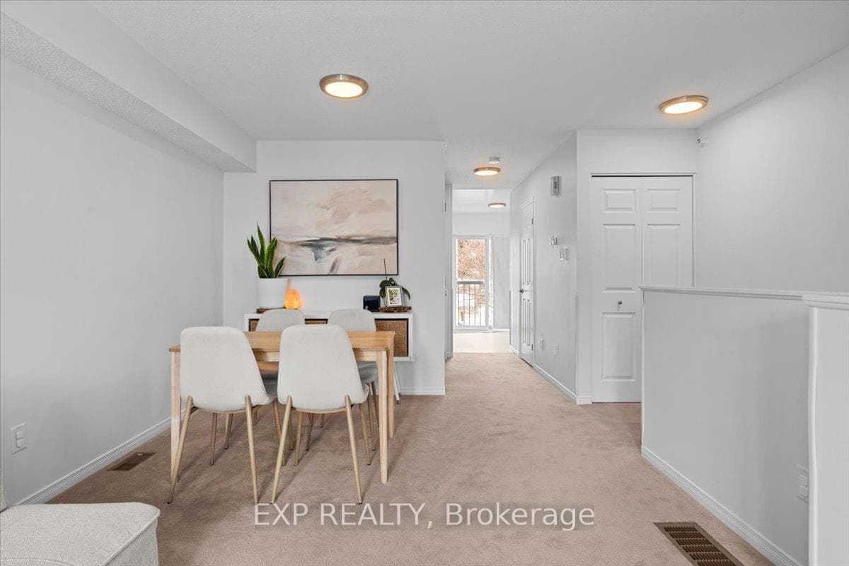 36 Yorkville Street photo 15