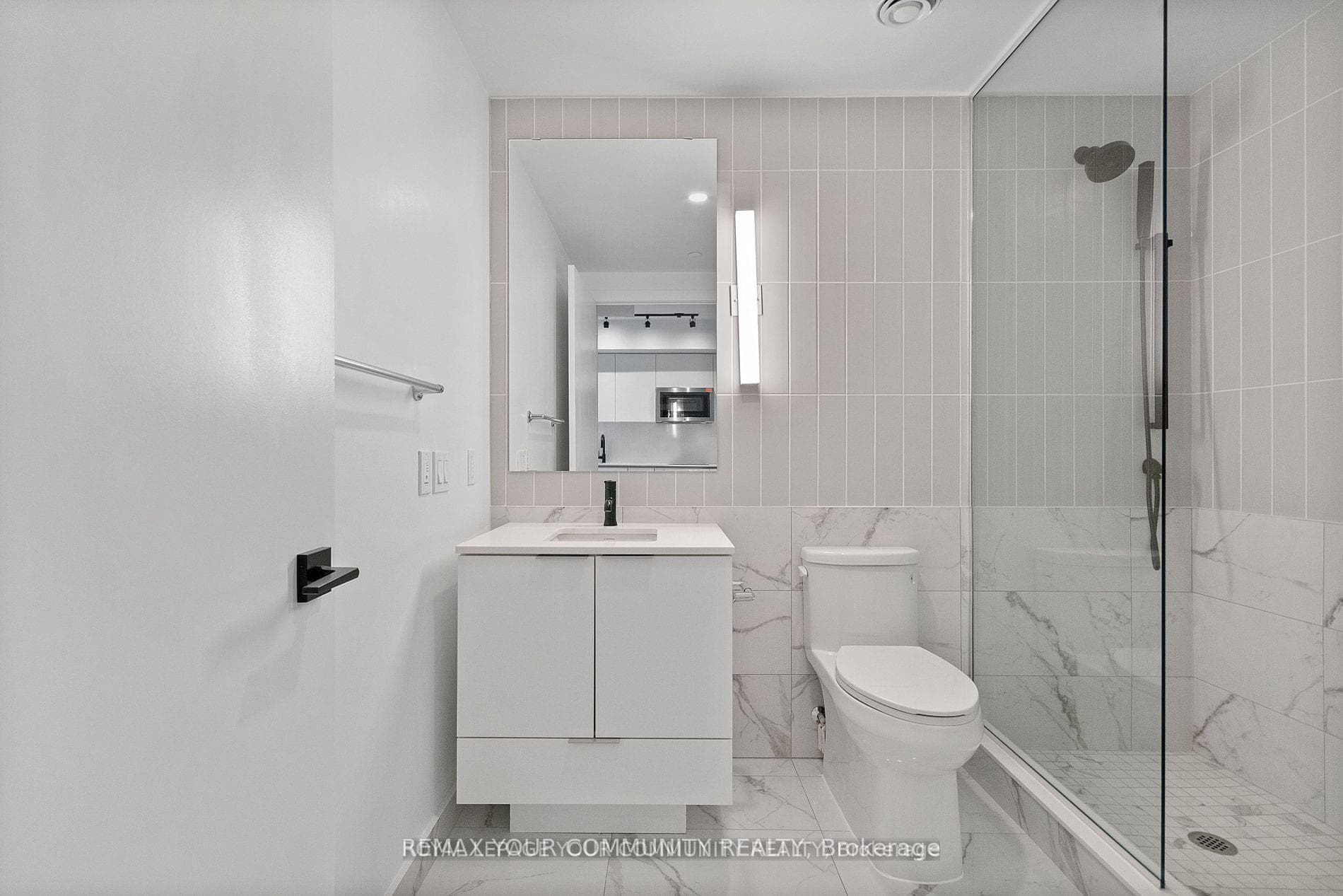 327 King Street Unit 2304 photo 3