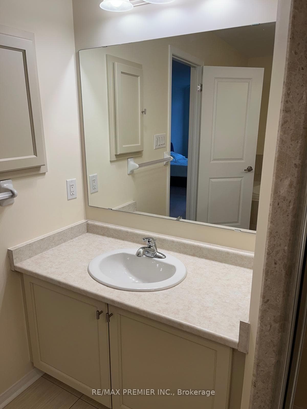 23 Spruce Pine Crescent photo 13