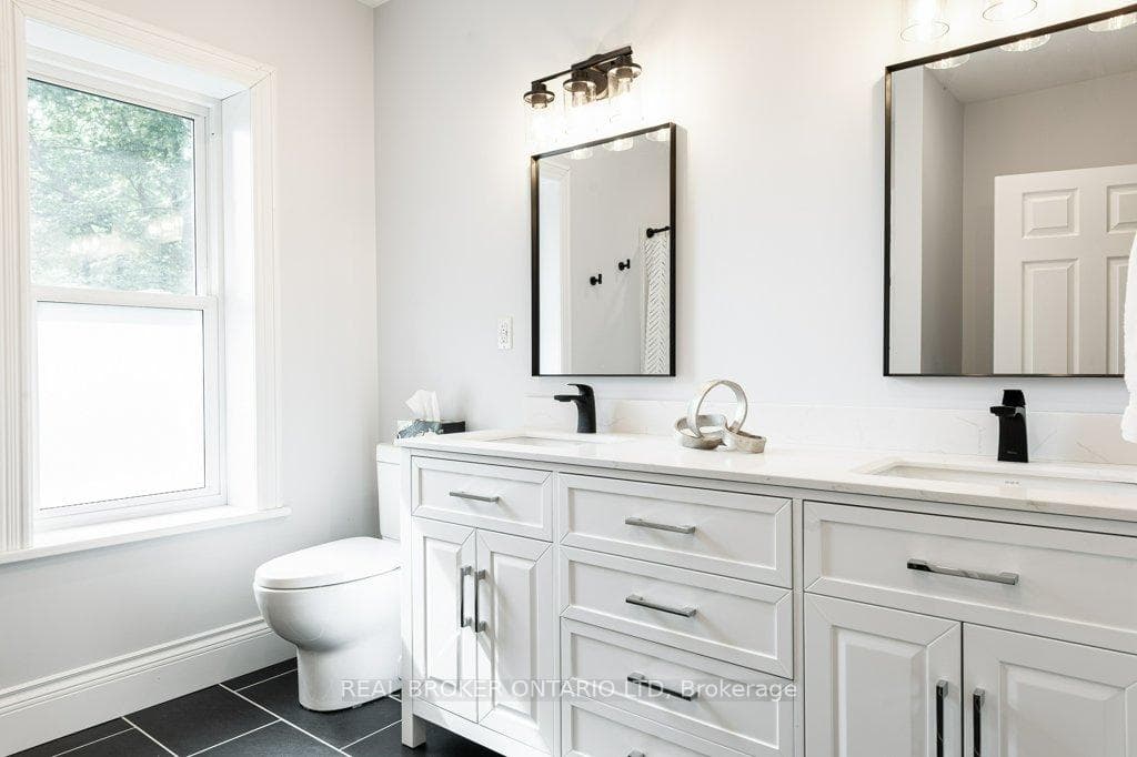 43802 Hullett McKillop Secod Floor Bath