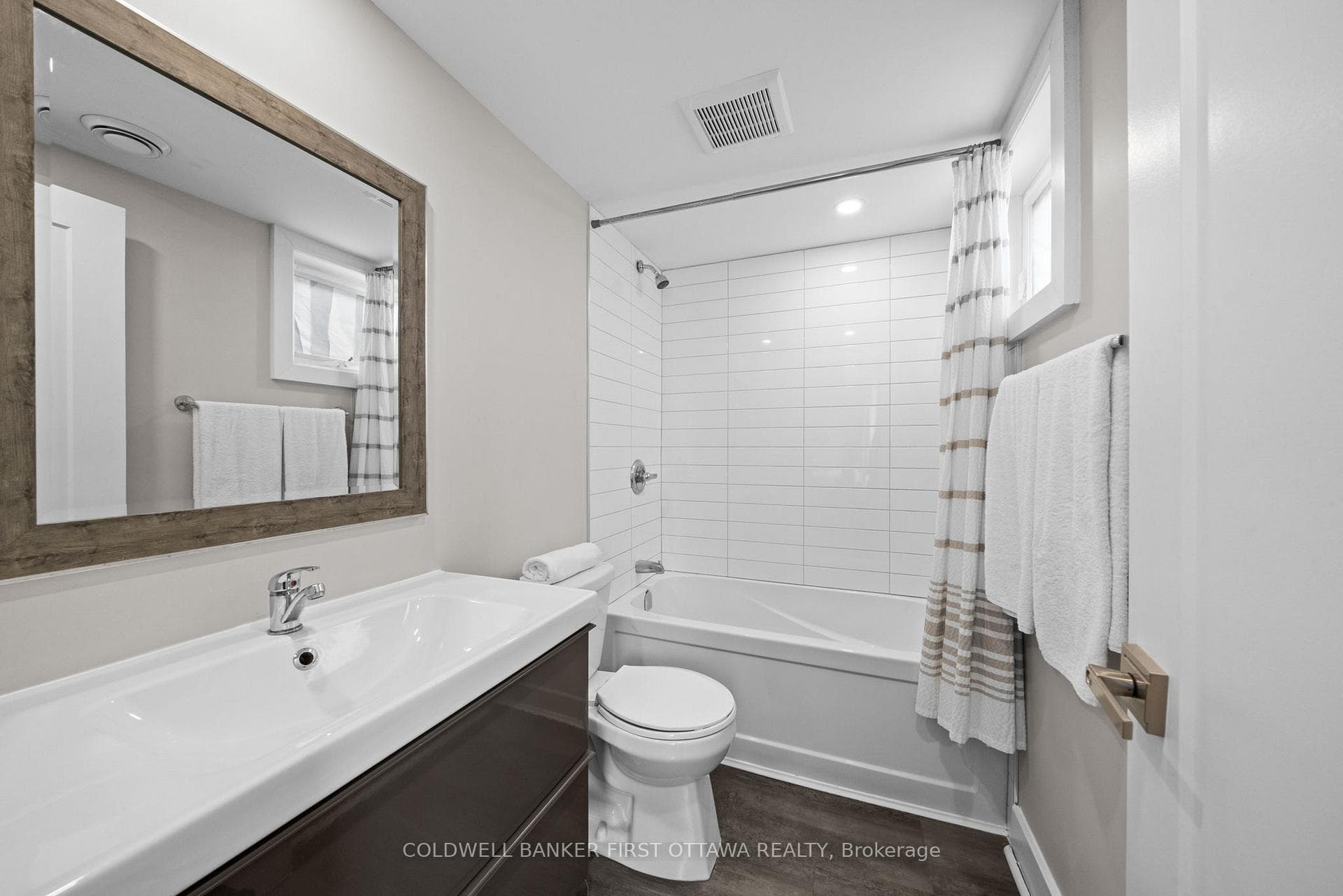 Full 4pc bathroom w bath/shower combo.