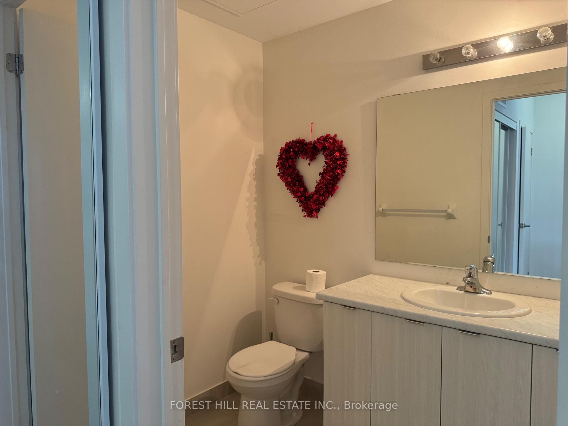 2 pieces Bathroom (2nd floor)
