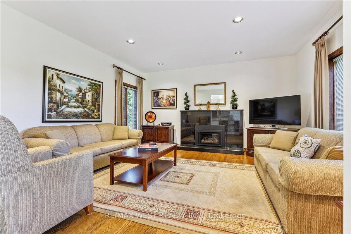 8 Estateview Circle photo 6