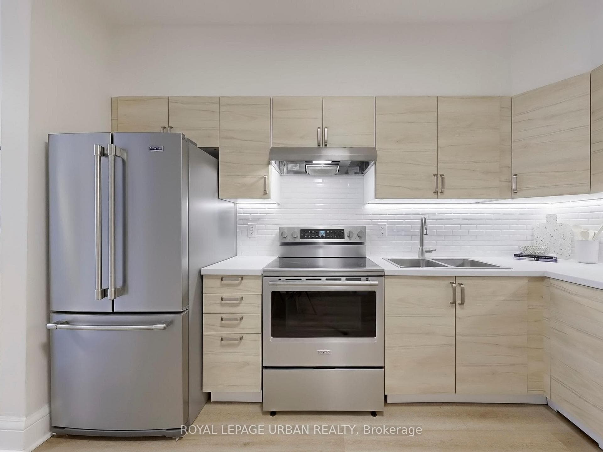 772 Richmond Street photo 8