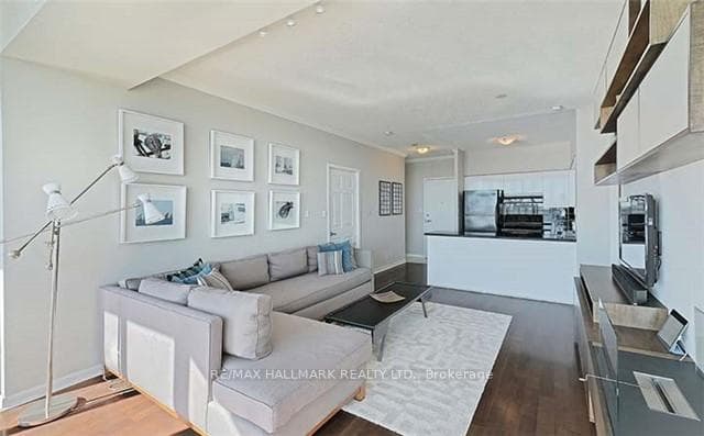 230 Queens Quay Unit 1620 photo 4