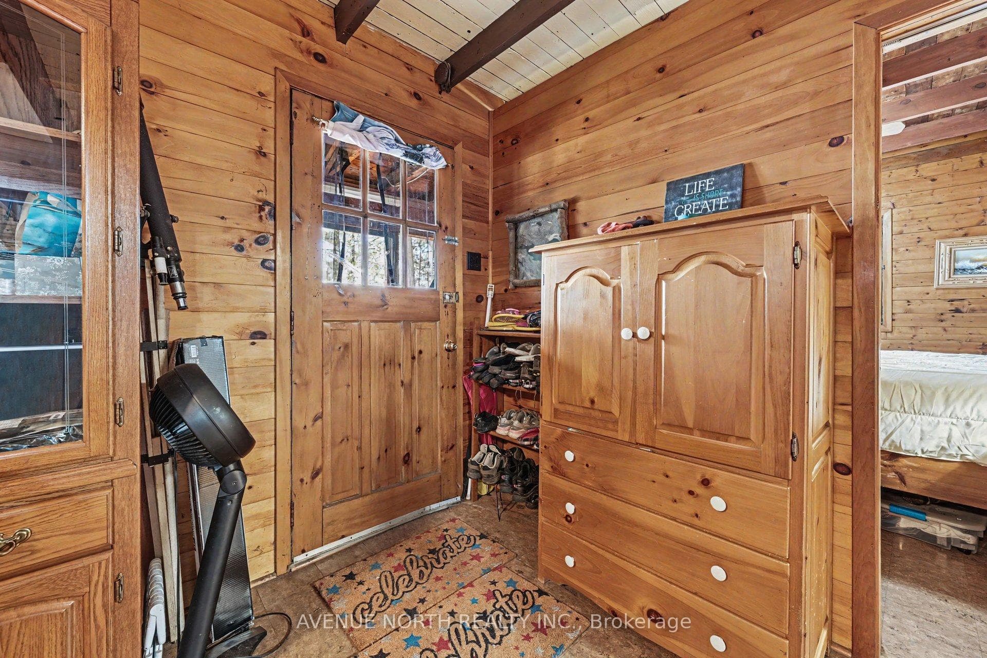 366 Holly Lane photo 3