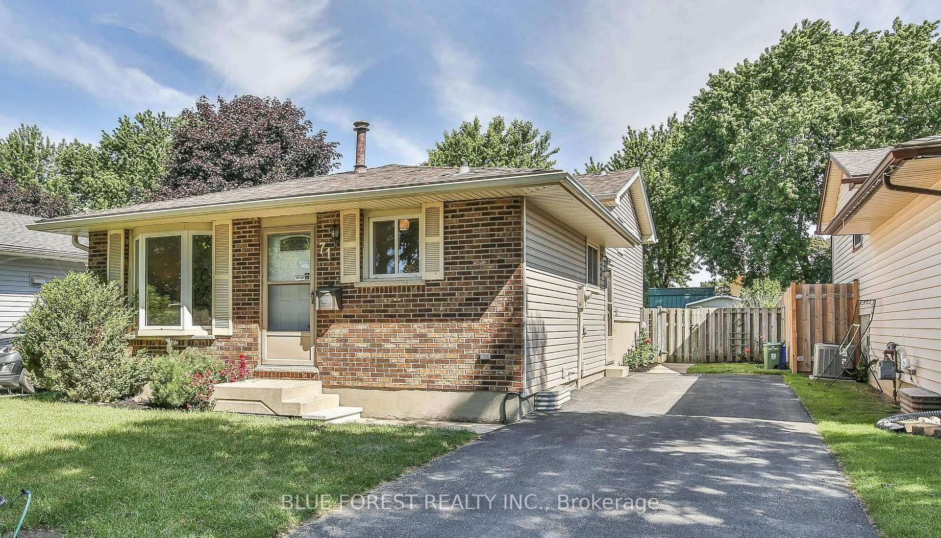 71 Rosamond Crescent photo 2
