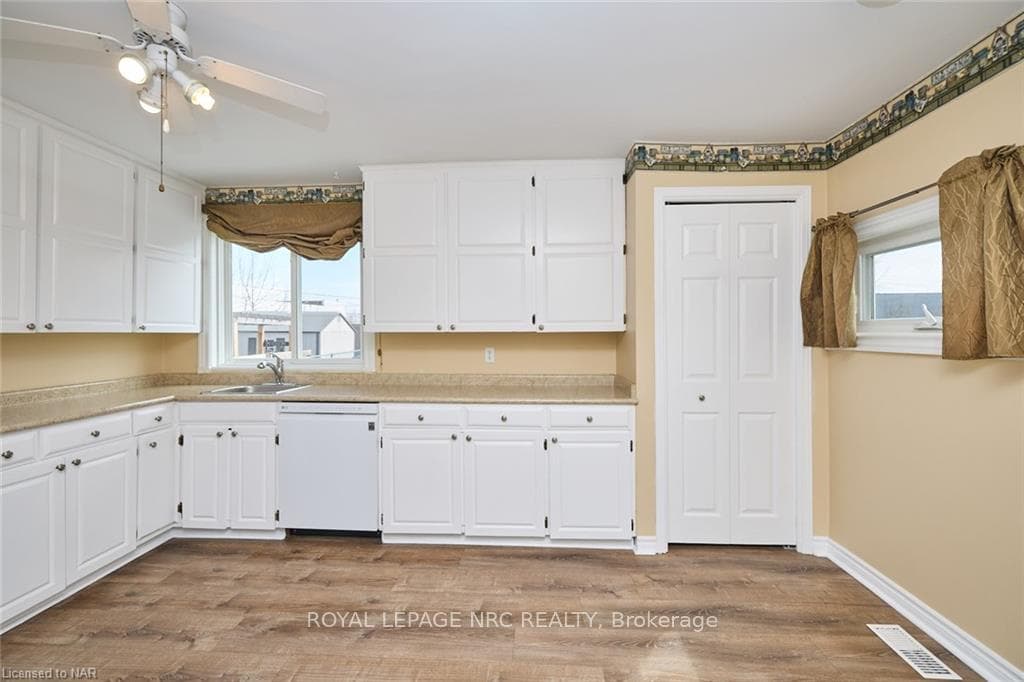 60 Patricia Street photo 21