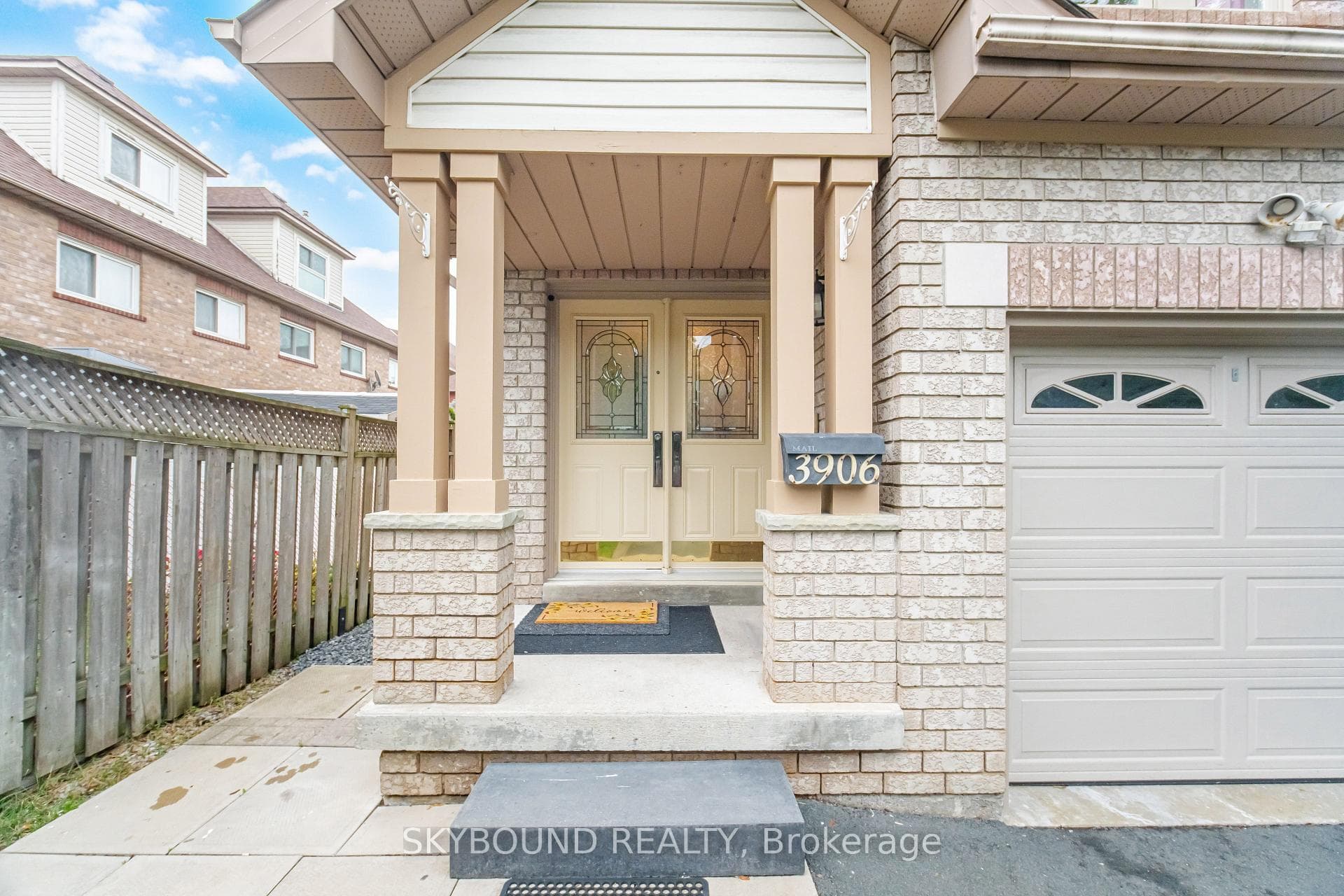 3906 Zenith Court photo 2